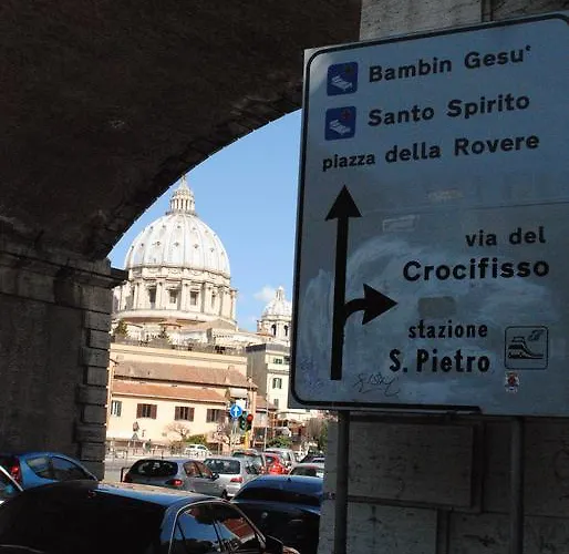 Oda ve Kahvaltı Di Fronte Cupola Roma